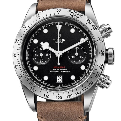 Der Black Bay Chronograph an einem Band aus Vintageleder.. Der Black Bay Chronograph an einem Band aus Vintageleder..