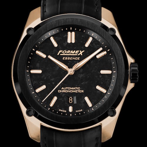 Das Zifferblatt der Formex Essence Oro ist aus geschmiedetem Karbon. Das Zifferblatt der Formex Essence Oro ist aus geschmiedetem Karbon.