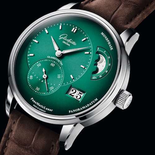 Die Anzeigen auf dem Zifferblatt sind nach dem Goldenen Schnitt angeordnet. Die Anzeigen auf dem Zifferblatt sind nach dem Goldenen Schnitt angeordnet.