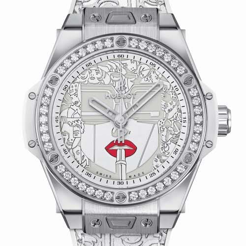 DIe Keramiklünette der Edelstahlversion ist mit 42 Diamanten besetzt. DIe Keramiklünette der Edelstahlversion ist mit 42 Diamanten besetzt.