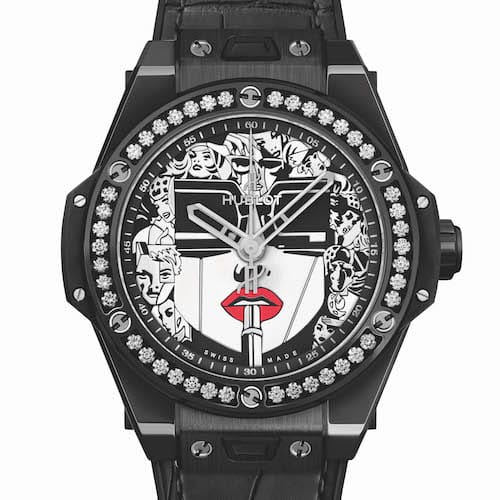 Die Big Bang Lipstick an einem schwarzen Alligatorlederband mit Kautschukinnenband. Die Big Bang Lipstick an einem schwarzen Alligatorlederband mit Kautschukinnenband.