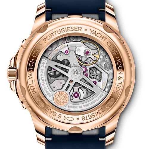 Die Portugieser Yacht Club Moon & Tide wird vom automatischen Manufakturwerk 82835 angetrieben. Die Portugieser Yacht Club Moon & Tide wird vom automatischen Manufakturwerk 82835 angetrieben.