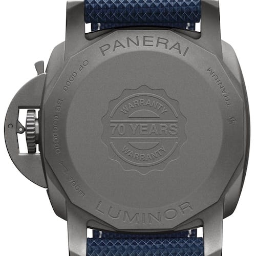 Der gravierte Titanboden verweist auf die auf 70 Jahre verlängerte Garantie. Der gravierte Titanboden verweist auf die auf 70 Jahre verlängerte Garantie.