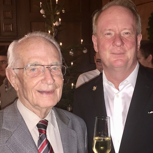 Walter Lange und der Autor Thomas Wanka am 7. Dezember 2016 beim jährlichen Treffen in Dresden. Walter Lange und der Autor Thomas Wanka am 7. Dezember 2016 beim jährlichen Treffen in Dresden.