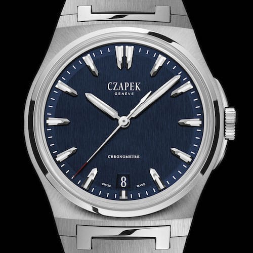 Die Variante mit tiefblauem Zifferblatt und Edelstahlband. Die Variante mit tiefblauem Zifferblatt und Edelstahlband.