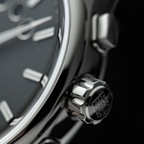 Der obere Drücker startet den Countdown-Prozess der Yacht Timer. Der obere Drücker startet den Countdown-Prozess der Yacht Timer.