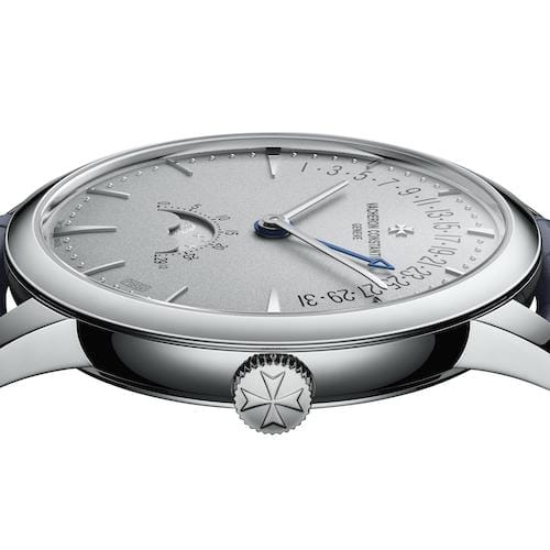 Die Patrimony Mondphase und retrograde Datumsanzeige misst 9,7 Millimeter in der Höhe. Die Patrimony Mondphase und retrograde Datumsanzeige misst 9,7 Millimeter in der Höhe.