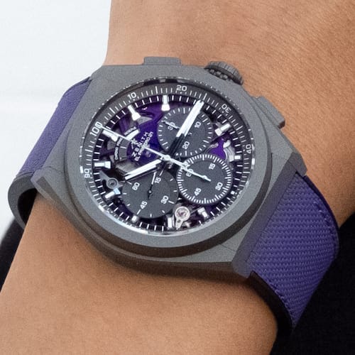 Das Titangehäuse besitzt einen Durchmesser von 44 Millimetern. Das Titangehäuse besitzt einen Durchmesser von 44 Millimetern.