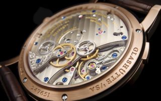 Das Handaufzugkaliber L141.1 der Lange 1 Zeitzone.