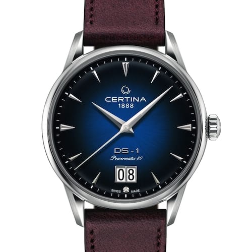 Das blaue Zifferblatt geht nach außen zu Schwarz über. Das blaue Zifferblatt geht nach außen zu Schwarz über.