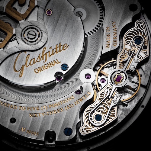 Glashuette-Original-Calibre-89-02-Movement-Back Das Kaliber 89-02 besitzt eine Unruh mit vier Regulierschrauben.