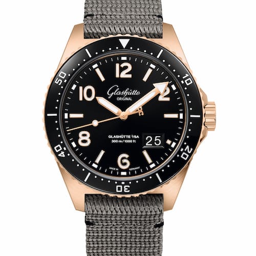 Glashuette-Original-SeaQ-Panoramadatum-Bicolor-1-36-13-03-90-34-Front Die SeaQ Panoramadatum in Bicolor mit Synthetikband..