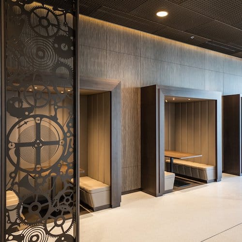 Patek-Philippe-Manufakturgebaeude-Besprechungskojen Besprechungskojen im Eingangsbereich der Patek-Philippe-Manufaktur.