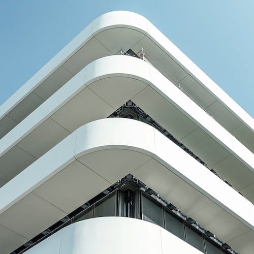 Patek-Philippe-Manufakturgebaeude-Ecke Das neue Manufakturgebäude erinnert an einen Ozeandampfer.