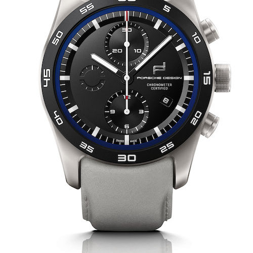 Porsche-Design-Custom-built-Timepieces-911-4S-Cabrio-Enzianblau-Schiefergrau Die enzianblaue Lünette passt zum schiefergrauen Zifferblatt. Das korrespondierende Modell ist der Porsche 911 4S Cabrio.