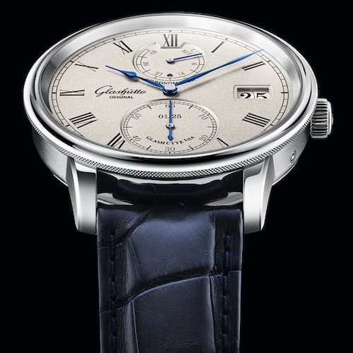 Glashuette-Original-1-58-03-01-04-30_Senator-Chronometer-White-Gold-Lederband Das Alligatorlederband ist mit Dorn- und optionaler Faltschließe erhältlich.