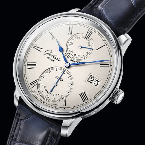 Glashuette-Original-1-58-03-01-04-30_Senator-Chronometer-White-Gold-Profil Das Weißgoldgehäuse besitzt einen Druchmeser von 42 Millimetern.
