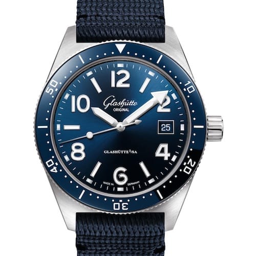 Glashuette-Original-39-11-09-81-34_SeaQ-Synthetikband-Faltschliesse Das Synthetikband der Glashütte Original SeaQ ist mit Falt- oder Dornschließe lieferbar.