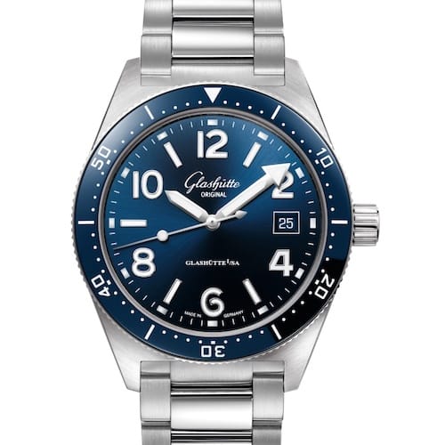 Die Glashütte Original SeaQ mit blauem Zifferblatt und Edelstahlband.