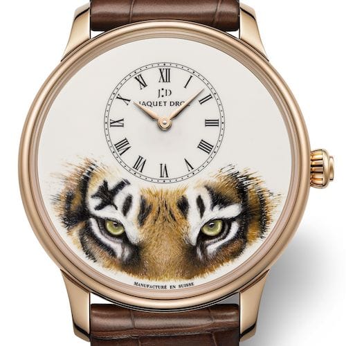 Jaquet Droz Petite Heure Minute Tiger Rotgold J005033331 Die auf 28 Exemplare limitierte Version aus elfenbeinfarbenem Emaille und 18K Rotgoldgehäuse.