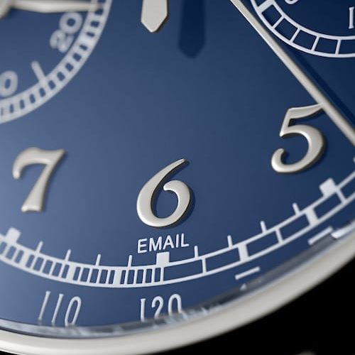 Patek-Philippe-Schleppzeigerchronograph-Ref5370P-blaues-Emaille-Beschriftung Das blaue Zifferblatt wird im Grand-Peu-Emaille-Verfahren hergestellt.
