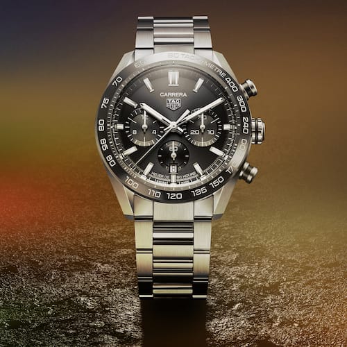 TAG-Heuer-Carrera-CBN2A1B.BA0643-schwarzes-ZB-Mood Die TAG Heuer Carrera Heuer 02 mit schwarzem Zifferblatt besitzt eine schwarze Keramiklünette.