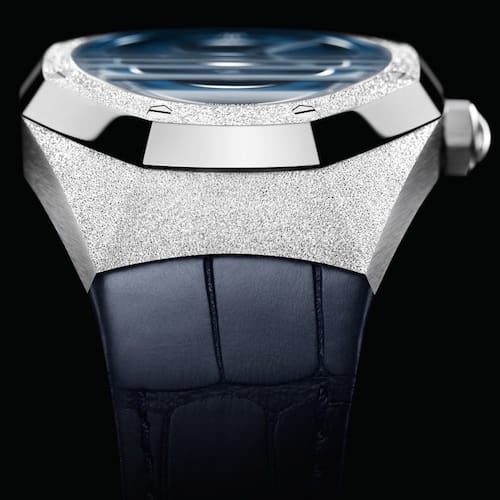 Audemars-Piguet-Royal-Oak-Concept-Frosted-Gold-Flying-Tourbillon-26630BC-GG-D326CR-01_closeup-Bandanstoss Audemars Piguet Royal Oak Concept Frosted Gold Flying Tourbillon Alligatorlederband