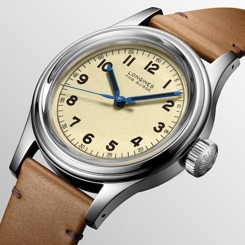 Longines-Heritage-Military-Marine-Nationale-L2.833.4.93.2-Profil Das Saphirglas ist leicht gewölbt und besitzt die historische Box-Form.