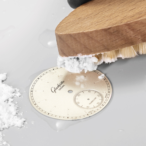 Glashuette-Original-Alfred-Helwig-Tourbillon-120-Anreibeversilbern Glashütte Original Zifferblatt