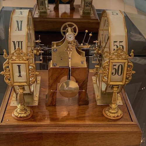 Mathematisch-physikalischer-Salon-Fuenfminutenuhr Mathematisch-physikalischer Salon Fünf-Minuten-Uhr