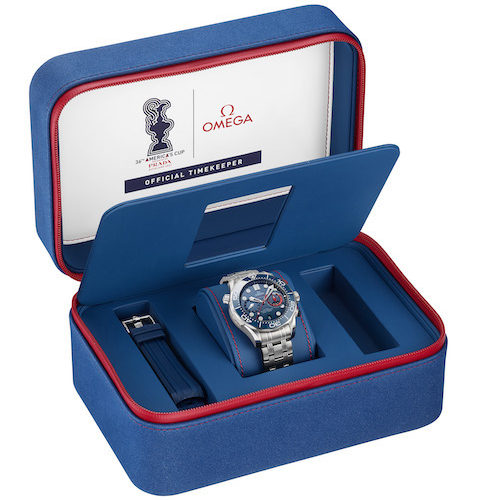 Die Präsentationsbox der Omega Seamaster 300M Amerikas Cup 2021. Omega-Seamaster-300-M-Chronograph-Americas -Cup-2021-Front-
