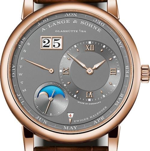 Die A. Lange & Söhne Lange 1 Ewiger Kalender in Roségold mit grauem Zifferblatt. Die A. Lange & Söhne Lange 1 Ewiger Kalender in Roségold mit grauem Zifferblatt.
