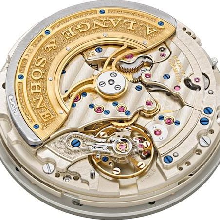 Das Manufakturkalilber L021.3 besitzt einen beidseitig aufziehenden Rotor aus Platin. Das Manufakturkalilber L021.3 besitzt einen beidseitig aufziehenden Rotor aus Platin.