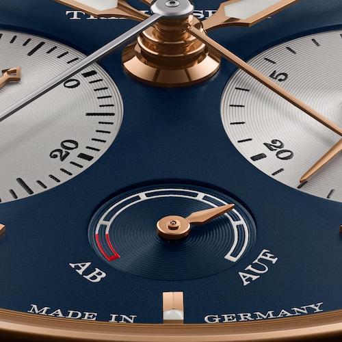 Die Gangreserveanzeige befindet sich bei sechs Uhr. Die Gangreserveanzeige befindet sich bei sechs Uhr.