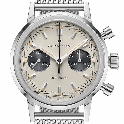 Der Hamilton Intra-Matic Chronograph H mit hellem Blatt und Milanaise-Armband. Der Hamilton Intra-Matic Chronograph H mit hellem Blatt und Milanaise-Armband.