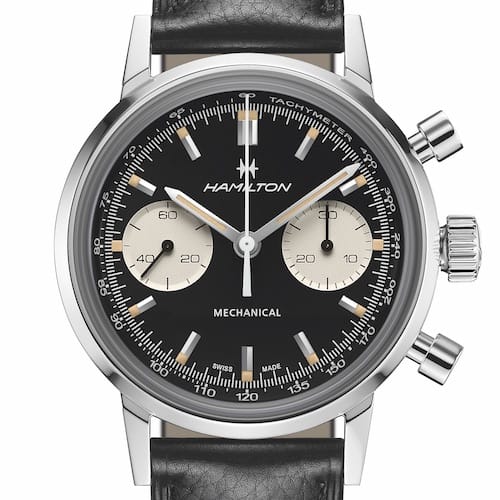 Der Hamilton Intra-Matic Chronograph H mit dunklem Blatt und schwarzem Lederband. Der Hamilton Intra-Matic Chronograph H mit dunklem Blatt und schwarzem Lederband.