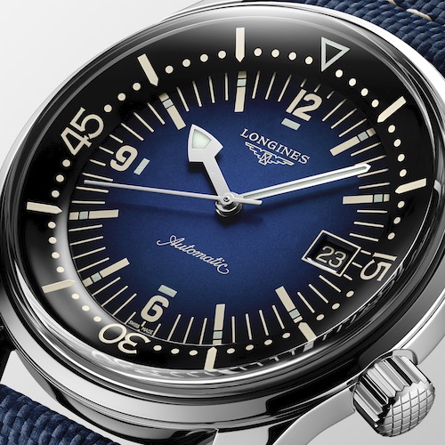 Der Longines Legend Diver mit blauem Degradé-Zifferblatt. Der Longines Legend Diver mit blauem Degradé-Zifferblatt.