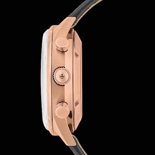 Der Multifort Heritage Chronograph mist 43 Millimeter im Durchmesser. Der Multifort Heritage Chronograph mist 43 Millimeter im Durchmesser.