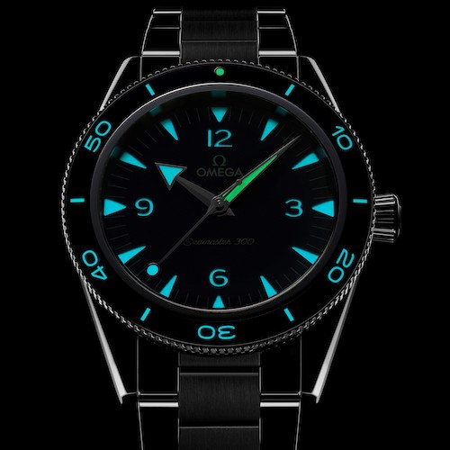 Bei Nacht sind Stunden-und Minutenzeiger klar zu unterscheiden. Bei Nacht sind Stunden-und Minutenzeiger klar zu unterscheiden.