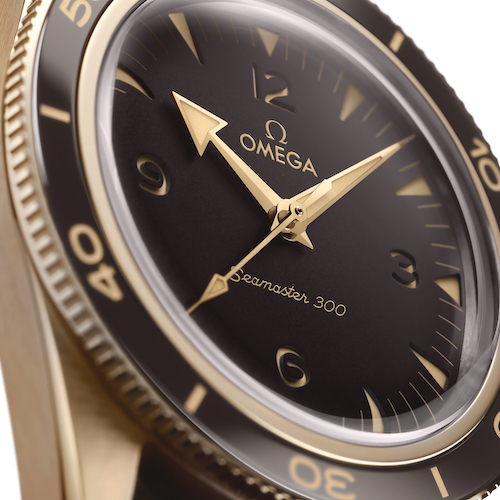 Die braune Lünette ist farblich eng auf die Bronzelegierung absgestimmt. Die braune Lünette ist farblich eng auf die Bronzelegierung absgestimmt.