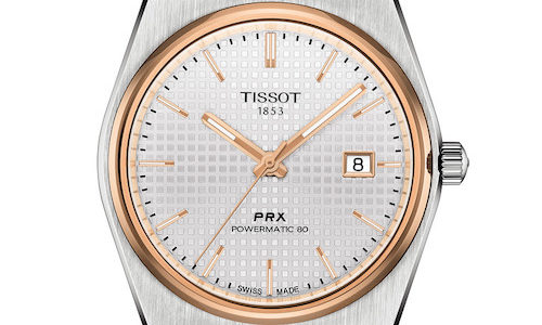 Die Tissot PRX Powermatic mit silberfarbenem Zifferblatt und vergoldeten Zeigern und Indizes. Die Tissot PRX Powermatic mit silberfarbenem Zifferblatt und vergoldeten Zeigern und Indizes.