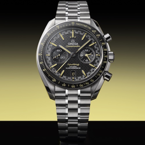Omega Speedmaster Super Racing Die Ziffer Zehn im Datumsfenster ist im Design des Speedmaster-Logos gehalten und erinnert an das zehnjährige Jubiläum der Aqua Terra >15.000 Gauss.