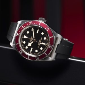 Tudor Black Bay am Kautschukband