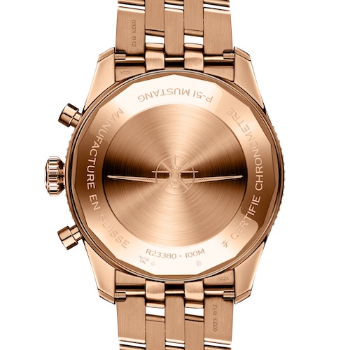 Breitling_Classic_AVI-Chronograph_42_Mustang_Rotgold_Rotgoldband_Boden Die Rotgoldversion des Breitling Classic AVI 42 Chronographen ist ebenfalls mit dem Motiv des Flugzeuges versehen.