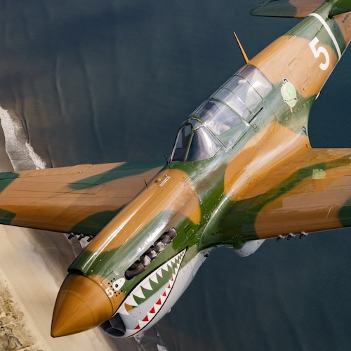 Curtis P40 Warhawk Die Curtis P-40 Wahawk steht mit ihrem Tarnfarbenmuster Pate für den Classic AVI Chronographen.