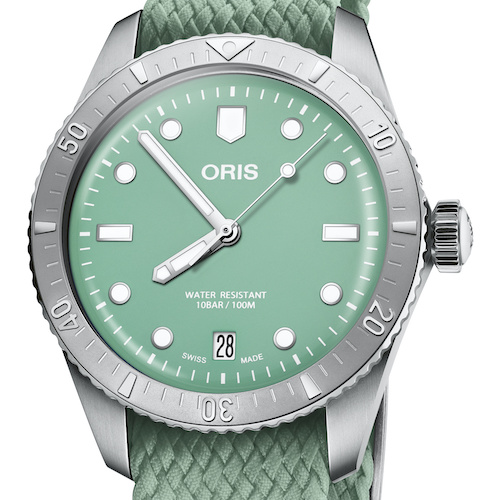 Oris Divers Sixty-Five 17050 Zeiger und indizes sind mit Leuchtfarbe beschichtet.