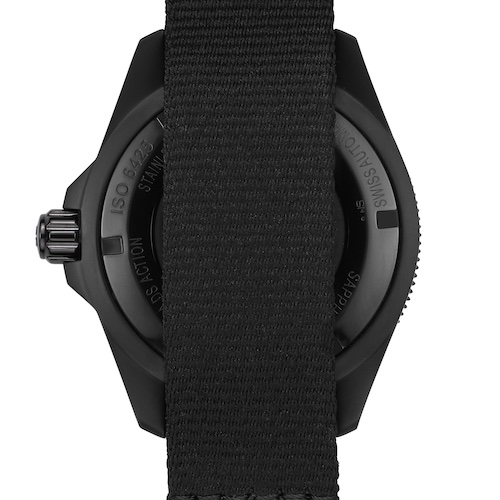 Certina DS Action Diver 43 MM C032.607.38.051.00 Der verschraubte Boden und die verschraubbare Krone machen die DS Action wasserdicht bis 30 Bar.