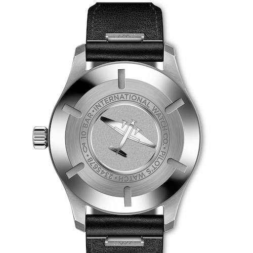 IWC Schaffhausen Mark XX IW328207 Der verschraubte Edelstahlboden und die verschraubte Krone machen die Mark XX wasserdicht bis zehn Bar.