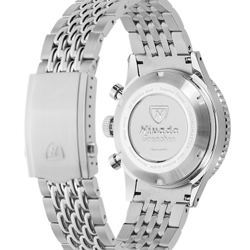 Nivada Grenchen_Chronomaster_Big_Eye_C6A0048_Schliesse Der Verschluss der Chronomaster besteht aus einer Edelstahlfasltschließe mit Drücker.