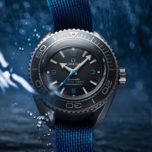 Die Omega Seamaster Planet Ocean Ultra Deeo ist wasserdicht bis 1.500 Bar.
